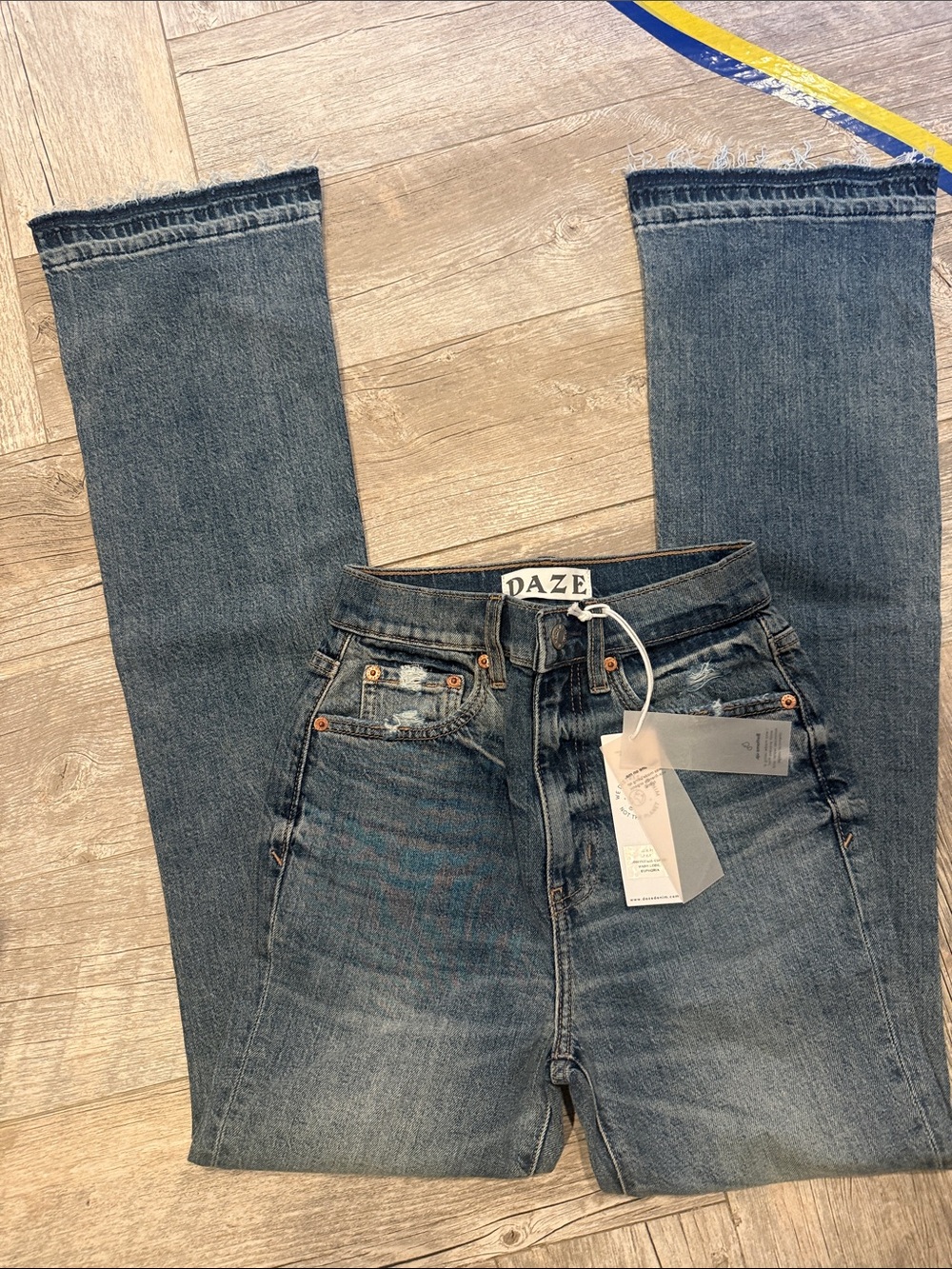 DAZE Women’s Straight Leg Jeans in Medium Blue Wash